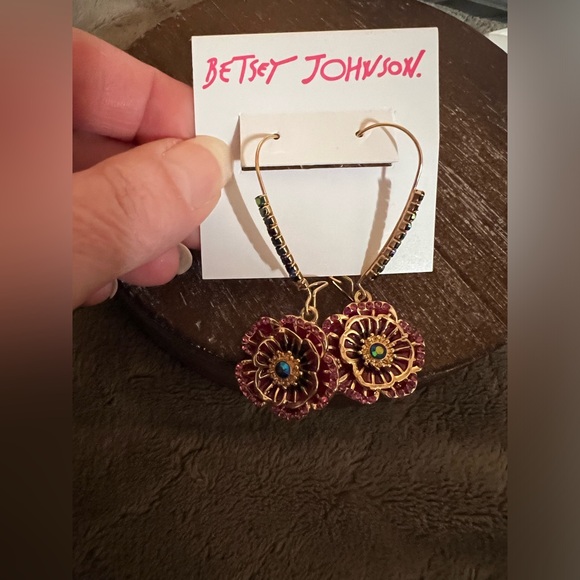Betsey Johnson Gold and Red Floral Rhinestone Earrings. - Picture 4 of 6